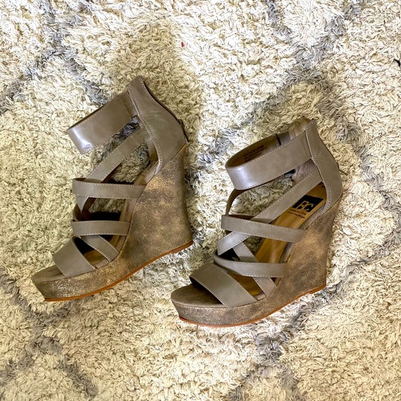 BC strapy wedge heel, size 6.5 - Picture 2 of 4